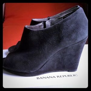 Banana Republic black suede wedge